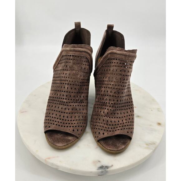 Qupid Barnes Rose Brown Perforated Peeptoe Boots - Picture 4 of 7